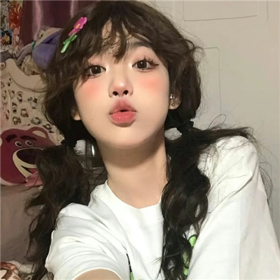 重庆伴游女生卞寄蕾的资料